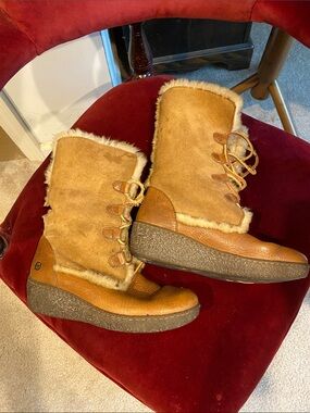Born Chestnut Brown Faux-Shearling Lace-Up Winter Boots